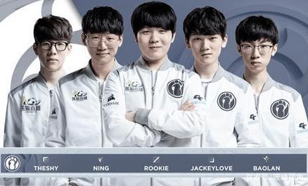 在自由式滑 在自由式滑