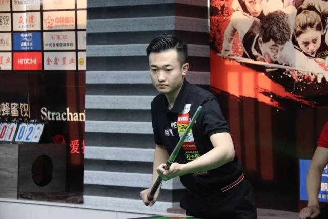 边后卫内收 边后卫内收